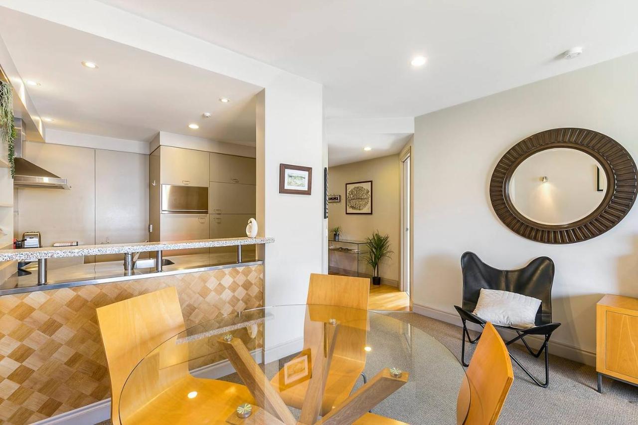 Enormous One Bedroom Beauty In Cbd! Free Parking オークランド エクステリア 写真