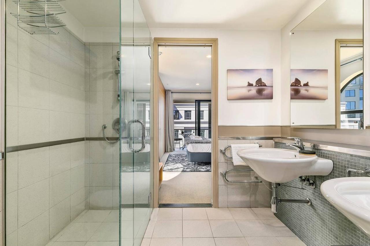 Enormous One Bedroom Beauty In Cbd! Free Parking オークランド エクステリア 写真