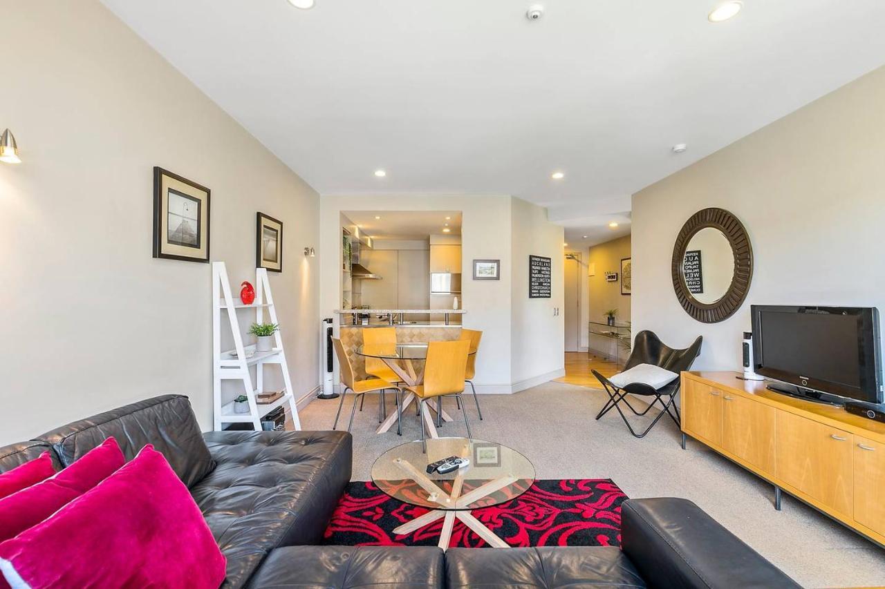 Enormous One Bedroom Beauty In Cbd! Free Parking オークランド エクステリア 写真